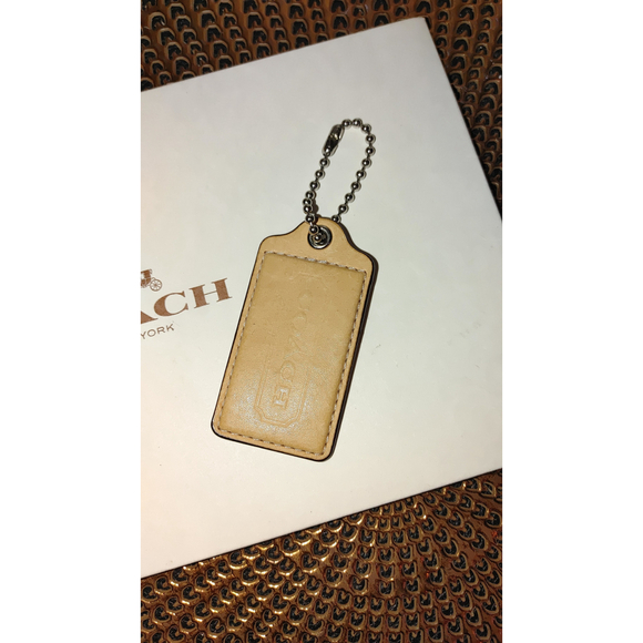 Coach Hang Tag Large - Picture 3 of 3